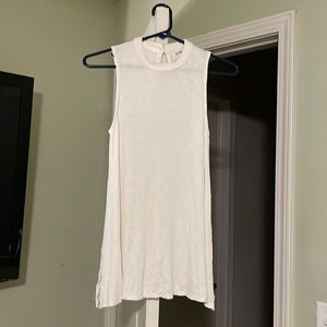 Cute tank with keyhole back cut out!